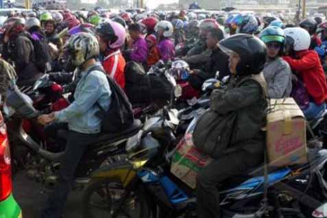  MUDIK LEBARAN: Bale Santai SPBU Jayanti Tangerang Layani Cek Motor Gratis